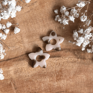 Pampilles fleurs de tiaré 20mm - Beige et marron