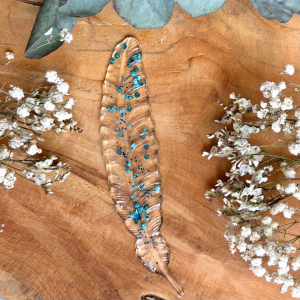 Marque-page plume - Transparent et paillettes bleues